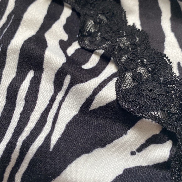 Cropped SHEIN Lace Zebra Tank Top - Picture 5 of 6